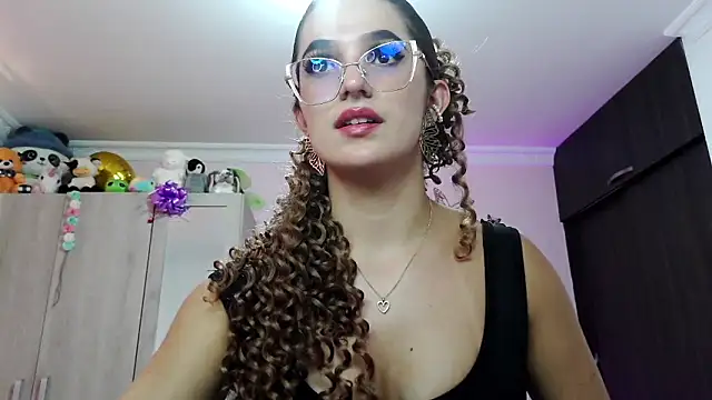 Snapshot of caroline_jonson chatting on March 2025 07:25:01 PM caroline jonson online show from March 2025 07:25:01 PM