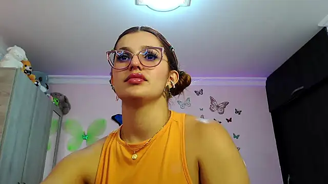 Snapshot of caroline_jonson chatting on September 2025 02:33:01 PM caroline jonson online show from September 2025 02:33:01 PM