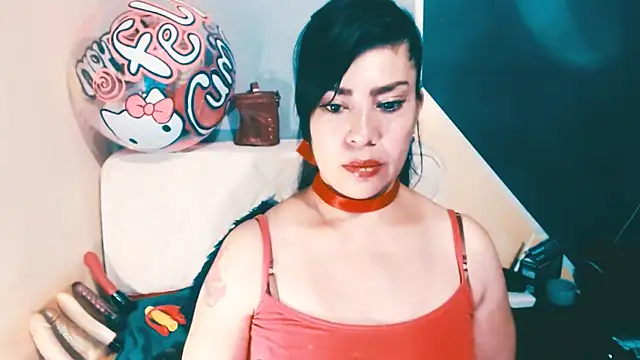 Snapshot of luisahott chatting on April 2026 02:12:02 AM luisahott online show from April 2026 02:12:02 AM