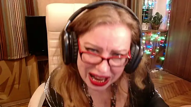 Snapshot of Miss_Tress chatting on April 2026 10:45:01 PM Miss Tress online show from April 2026 10:45:01 PM