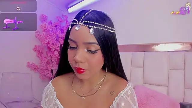 SenniaBella online show from March 2025 01:45:01 PM