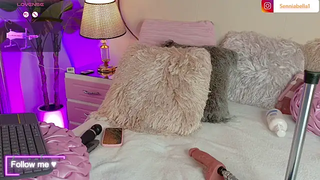 SenniaBella online show from February 2026 03:39:02 PM