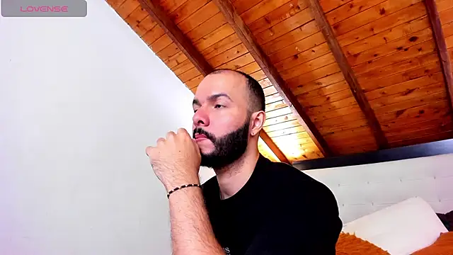 Tom Bailey online show from October 2025 03:33:02 PM