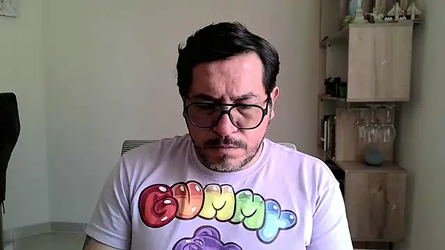 Snapshot of OsoMaduro12 chatting on February 2026 03:18:01 PM OsoMaduro12 online show from February 2026 03:18:01 PM