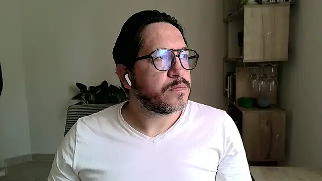 Snapshot of OsoMaduro12 chatting on February 2026 01:06:01 PM OsoMaduro12 online show from February 2026 01:06:01 PM