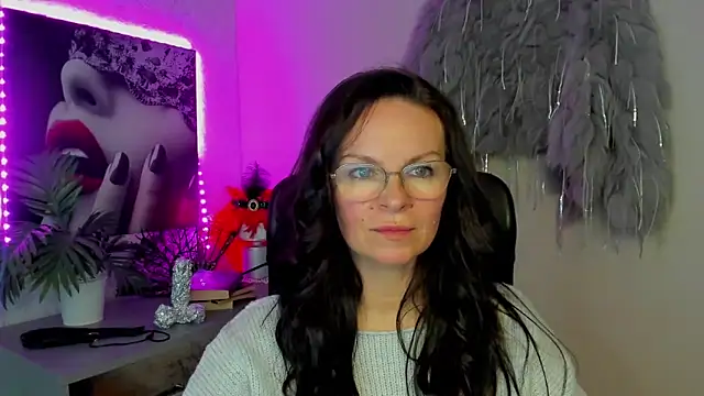 HelenLuxx online show from March 2026 04:13:01 PM