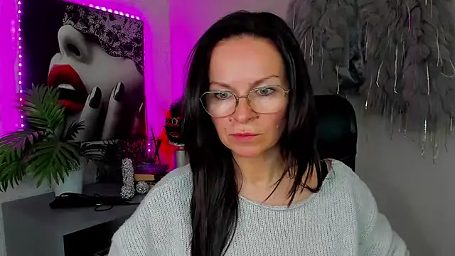 HelenLuxx online show from April 2026 03:15:01 PM