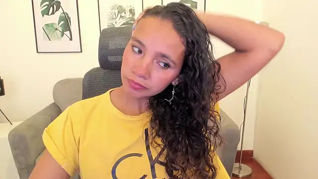 Snapshot of leslyflorez chatting on February 2025 09:04:02 PM leslyflorez online show from February 2025 09:04:02 PM