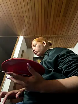 THEBOSSLARA online show from December 2025 11:23:02 PM