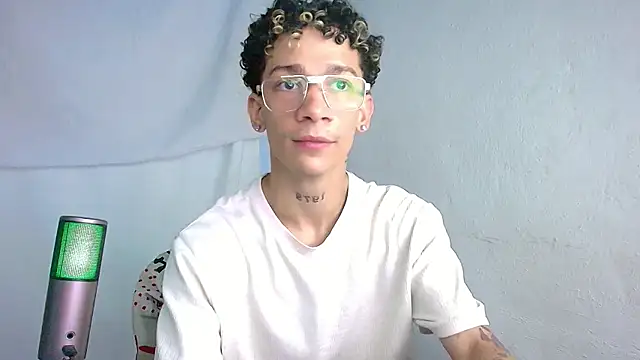 Snapshot of mateodeamjo chatting on June 2026 12:01:02 AM mateodeamjo online show from June 2026 12:01:02 AM