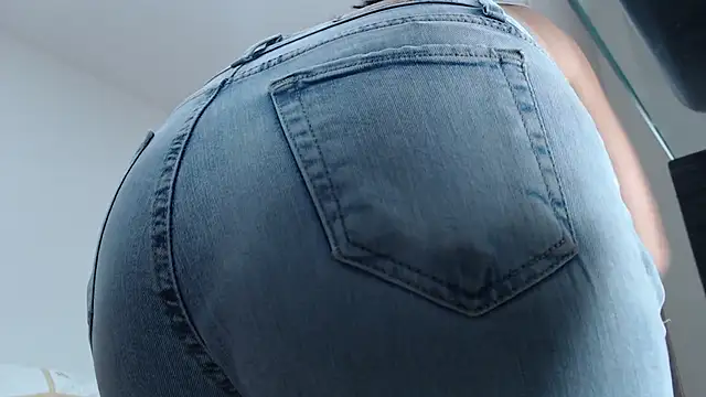 Amelia Debora Antonella online show from November 2025 01:11:02 PM