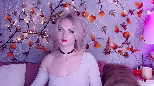 Snapshot of EllianaReese chatting on November 2025 02:43:02 AM EllianaReese online show from November 2025 02:43:02 AM