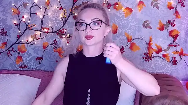 Snapshot of EllianaReese chatting on November 2025 04:01:02 AM EllianaReese online show from November 2025 04:01:02 AM