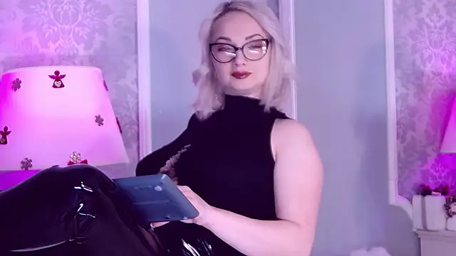 EllianaReese online show from January 2026 03:06:01 PM