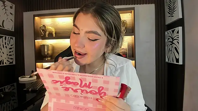 Snapshot of SamantaBone chatting on January 2025 12:30:01 AM SamantaBone online show from January 2025 12:30:01 AM