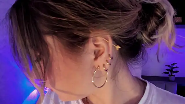 Snapshot of SamantaBone chatting on January 2025 12:36:01 AM SamantaBone online show from January 2025 12:36:01 AM