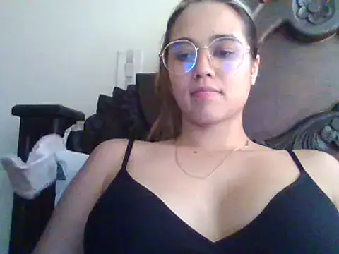 trianabell online show from February 2025 09:09:01 PM