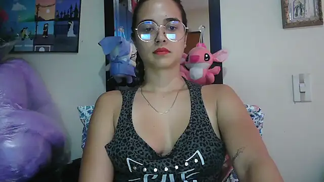 trianabell online show from April 2026 07:58:02 PM