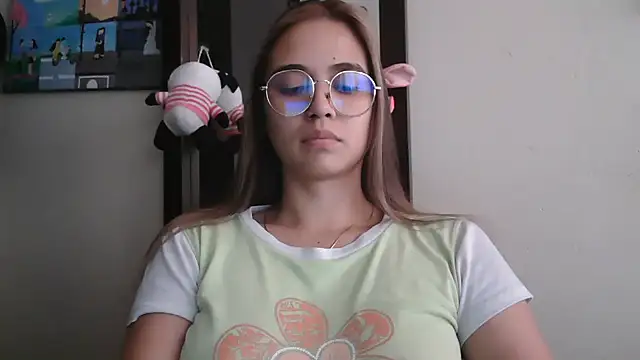 Snapshot of trianabell chatting on June 2026 04:44:01 PM trianabell online show from June 2026 04:44:01 PM