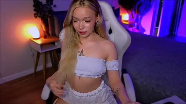 Snapshot of Lily_Yin chatting on April 2026 06:00:02 AM Lily Yin online show from April 2026 06:00:02 AM