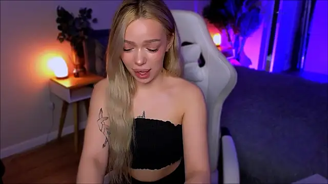 Snapshot of Lily_Yin chatting on April 2026 06:13:01 AM Lily Yin online show from April 2026 06:13:01 AM