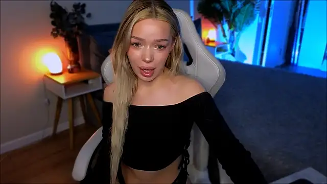 Snapshot of Lily_Yin chatting on April 2026 06:19:01 AM Lily Yin online show from April 2026 06:19:01 AM