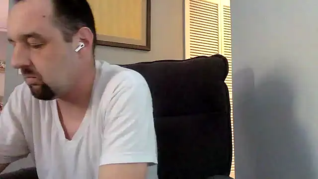 Snapshot of Kink_Master_Daddy chatting on April 2026 12:00:02 AM Kink Master Daddy online show from April 2026 12:00:02 AM