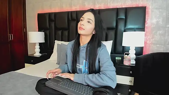 MiaSweeths online show from February 2025 11:32:02 AM