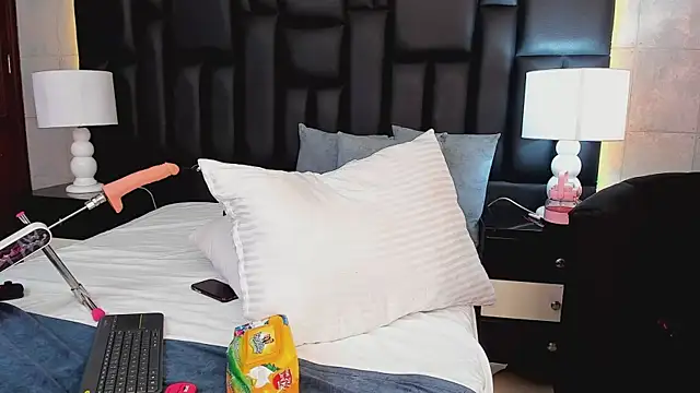 MiaSweeths online show from February 2025 06:31:01 PM