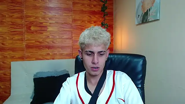 Bastiaan 28 online show from December 2024 01:26:01 AM