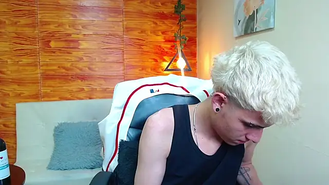 Bastiaan 28 online show from December 2024 07:31:01 AM