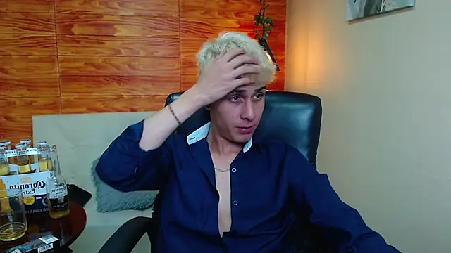 Bastiaan 28 online show from December 2024 06:14:01 AM