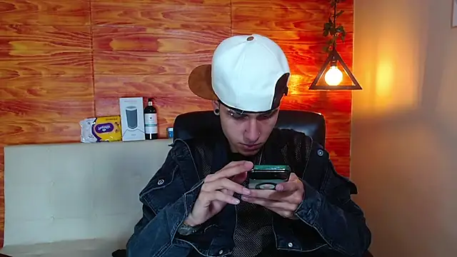 Bastiaan 28 online show from February 2025 01:56:01 AM