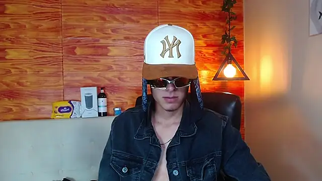 Bastiaan 28 online show from February 2025 04:58:01 AM