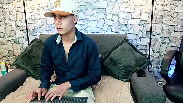 Bastiaan 28 online show from November 2025 04:33:02 AM