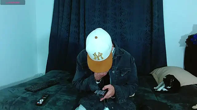 Bastiaan 28 online show from November 2025 01:19:02 AM