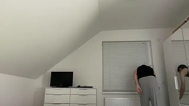 zxzx cam1 online show from March 2026 04:12:01 PM