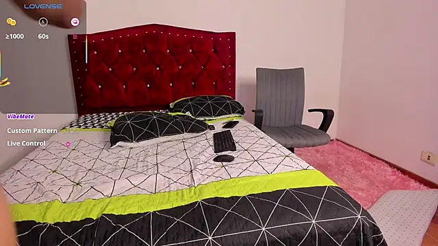 Snapshot of Valentine_petite1 chatting on February 2025 01:52:02 PM Valentine petite1 online show from February 2025 01:52:02 PM