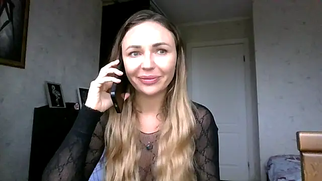 AngelinaLove28 online show from October 2025 06:10:01 AM