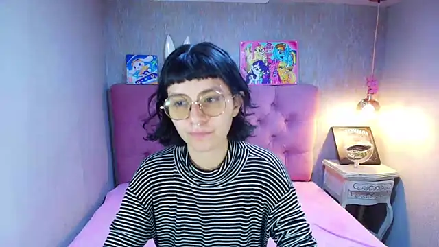 Snapshot of charlottemoonxz chatting on May 2026 06:04:02 PM charlottemoonxz online show from May 2026 06:04:02 PM