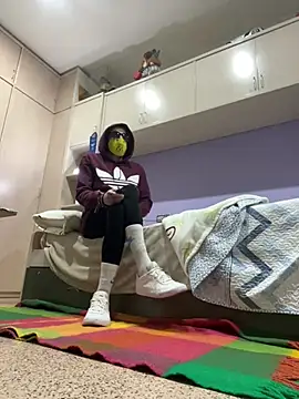 Snapshot of Kamaleonix chatting on February 2025 10:00:02 PM Kamaleonix online show from February 2025 10:00:02 PM