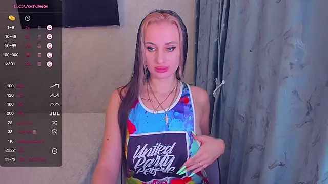 Snapshot of Cherry-Legenda chatting on December 2024 06:07:02 AM Cherry-Legenda online show from December 2024 06:07:02 AM