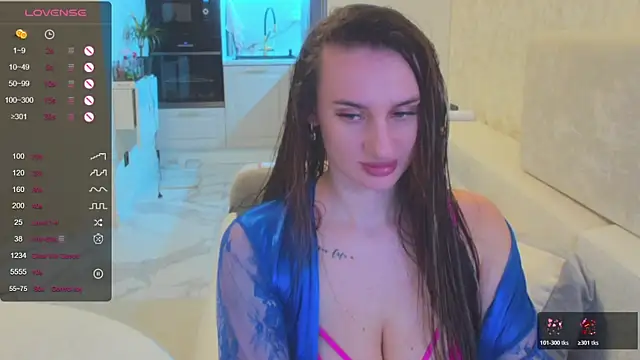 Snapshot of Cherry-Legenda chatting on April 2026 06:31:01 PM Cherry-Legenda online show from April 2026 06:31:01 PM