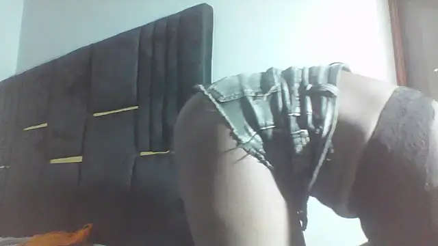 julietunderwoood online show from March 2026 05:18:02 PM