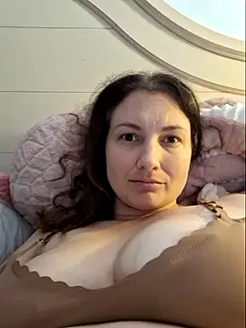 Snapshot of MilfyMrsRobinson chatting on February 2025 01:32:01 AM MilfyMrsRobinson online show from February 2025 01:32:01 AM