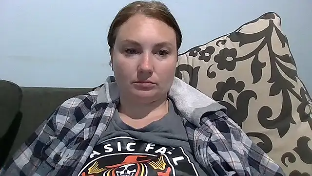 Snapshot of MilfyMrsRobinson chatting on November 2025 12:04:01 PM MilfyMrsRobinson online show from November 2025 12:04:01 PM