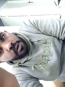 Snapshot of ListedLoin chatting on March 2025 06:39:02 PM ListedLoin online show from March 2025 06:39:02 PM