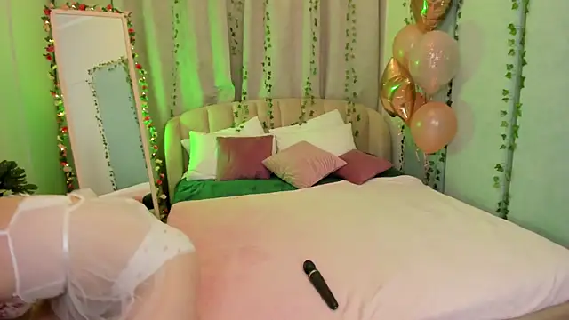 Love is Lola online show from March 2025 01:11:01 AM