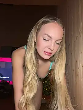 Snapshot of ChiaraVixen chatting on December 2024 07:46:01 AM ChiaraVixen online show from December 2024 07:46:01 AM