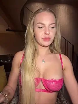 Snapshot of ChiaraVixen chatting on January 2025 03:57:02 PM ChiaraVixen online show from January 2025 03:57:02 PM